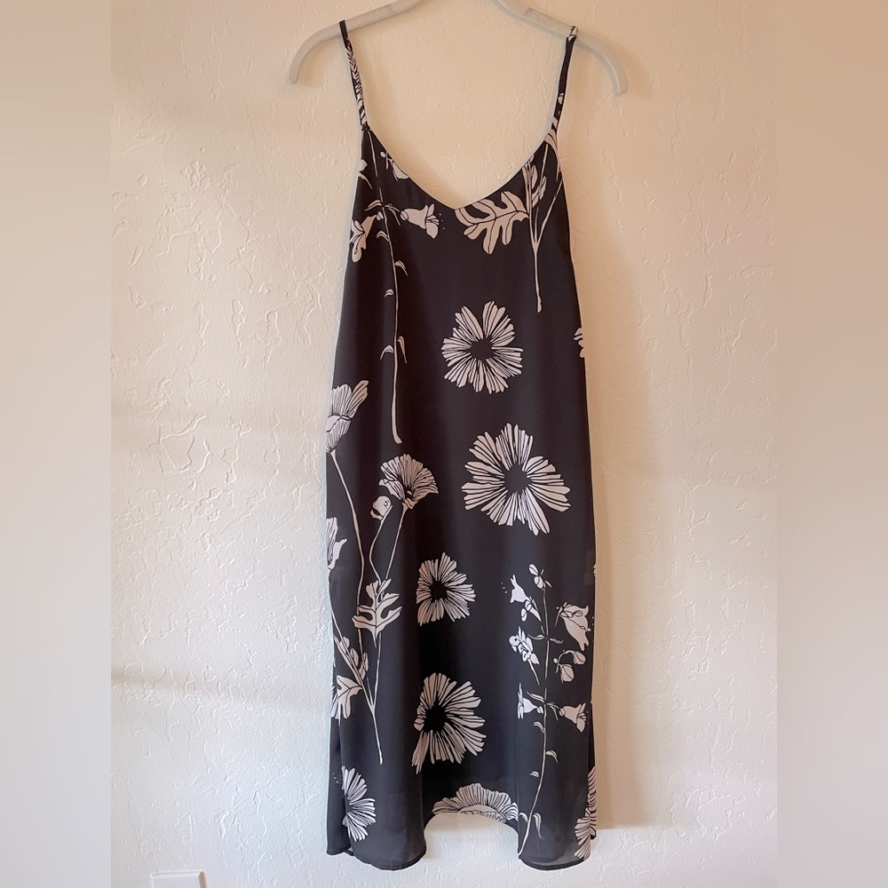 Comune Brand Summer floral print black and crème casual dress